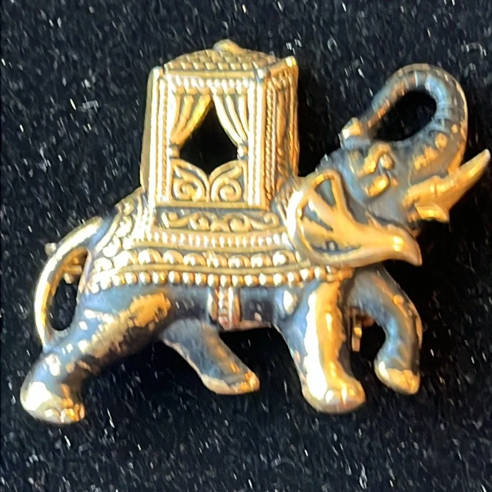 N/A elegant gold